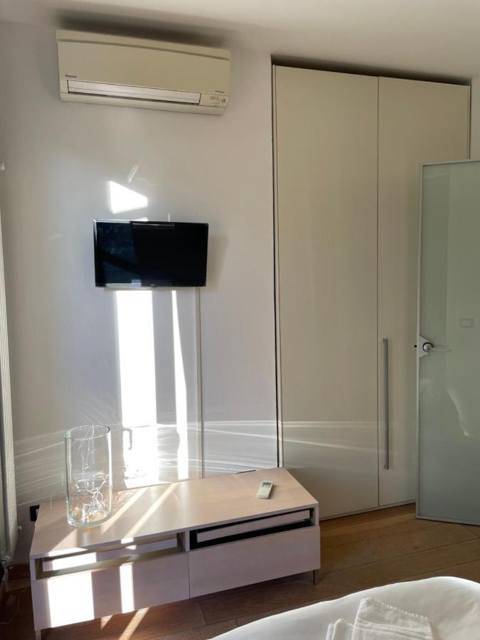 Accogliente Camera Singola Con Balcone A 500 Mt Dal Mare Marina Di Carrara Exterior photo