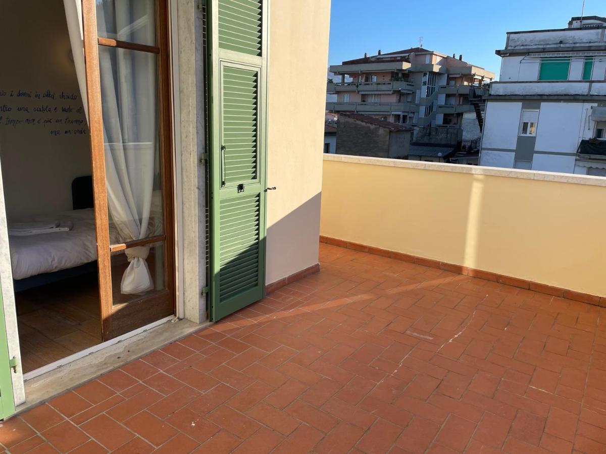 Accogliente Camera Singola Con Balcone A 500 Mt Dal Mare Marina Di Carrara Exterior photo